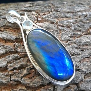 Stunning Labradorite Spectrolite Silver Pendant